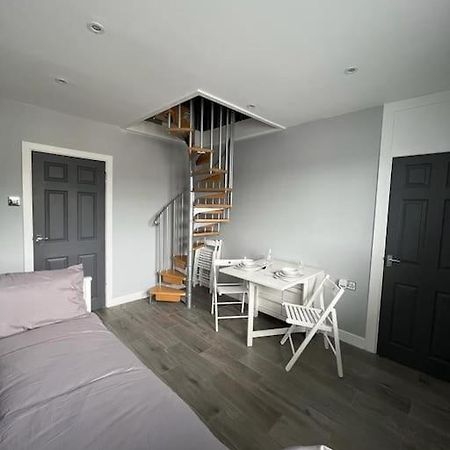 Superb Three Bed Garnant Duplex! Διαμέρισμα Εξωτερικό φωτογραφία