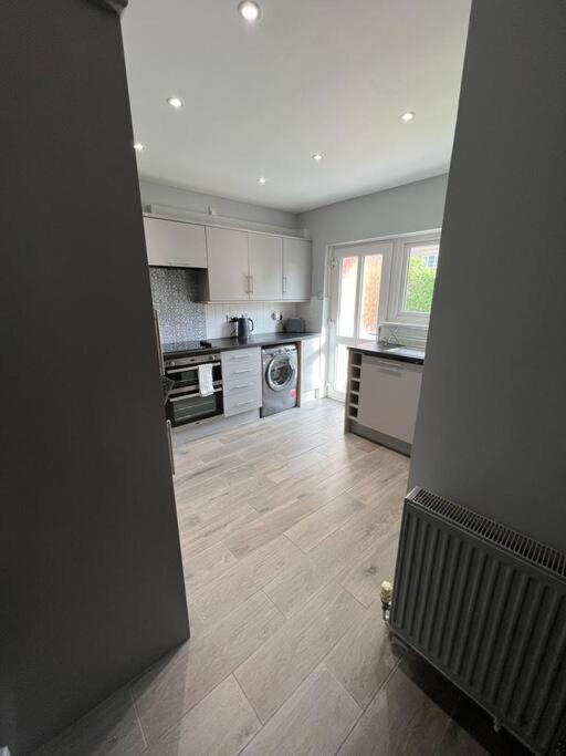 Superb Three Bed Garnant Duplex! Διαμέρισμα Εξωτερικό φωτογραφία