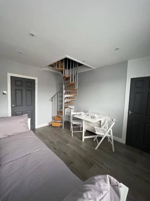 Superb Three Bed Garnant Duplex! Διαμέρισμα Εξωτερικό φωτογραφία